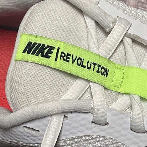 Nike Revolution 5 Women's White Running Shoes Size 7.5M - Picture 3 of 16